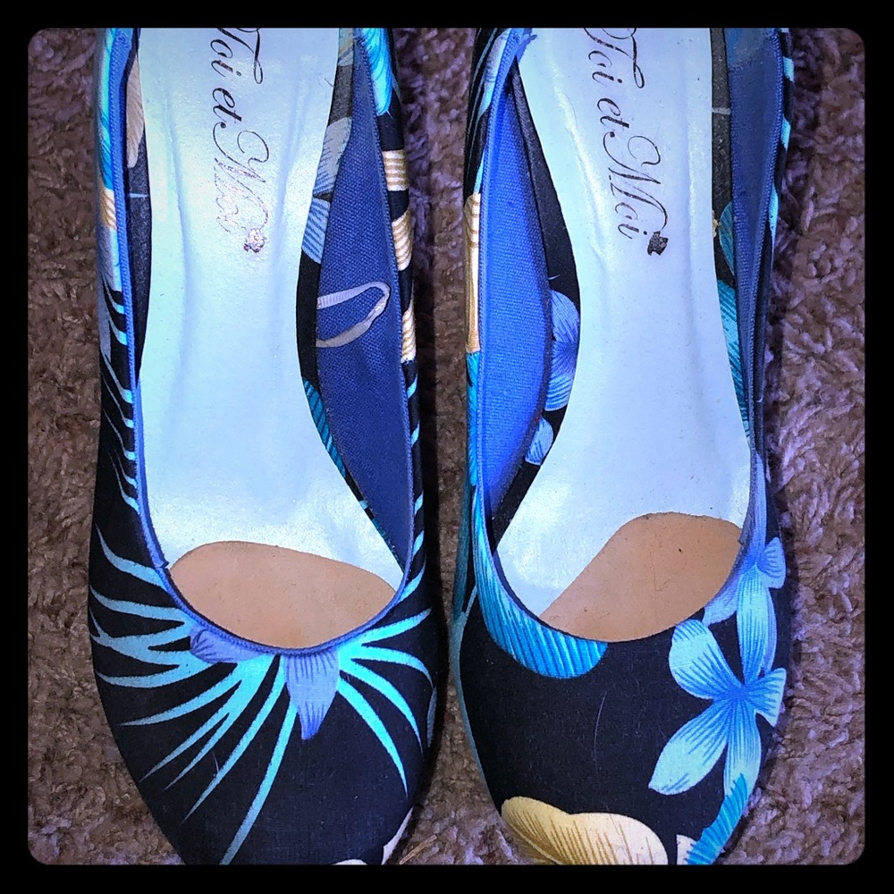 Blue flower print wedge
